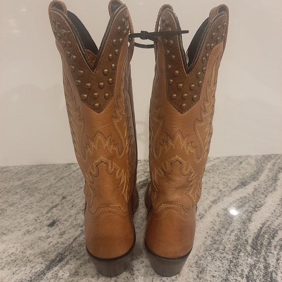 nwot GYPSY ROSE tan and dark brown leather Studded Cowboy boots SIZE 5.5M - Picture 2 of 12